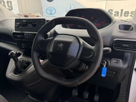 2020 Peugeot Partner - photo 16
