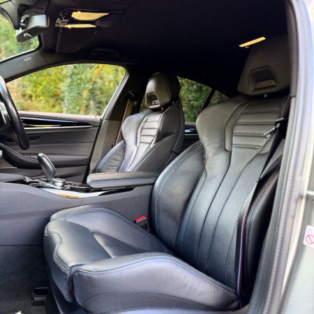 2022 BMW 5-Series - photo 2