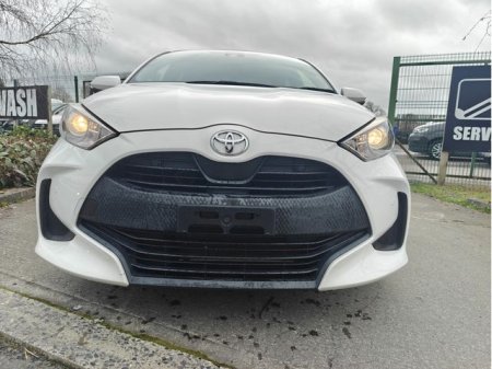 2020 Toyota Yaris - photo 2
