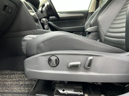 2020 Volkswagen Passat - photo 23