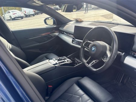 2024 BMW 5-Series - photo 10