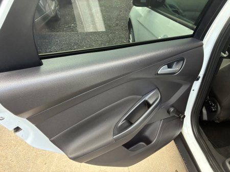 2015 Ford Focus - photo 19