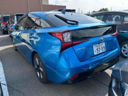 2022 Toyota Prius - photo 2