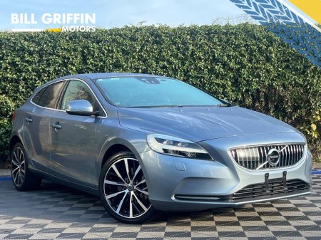 2017 Volvo V40 D4 2.0 D // REVERSE CAMERA // LEATHER POWERED HEATED SEATS // DUAL ZONE CLIMATE CONTROL