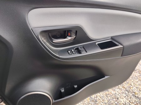 2017 Toyota Yaris - photo 13