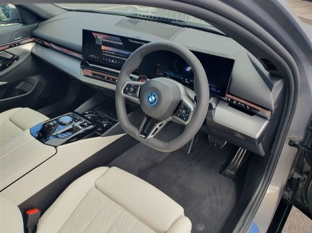 2026 BMW 5-Series - photo 6