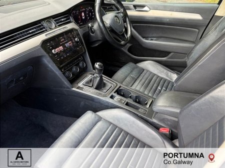 2019 Volkswagen Passat - photo 2