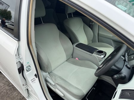 2013 Toyota Prius - photo 17