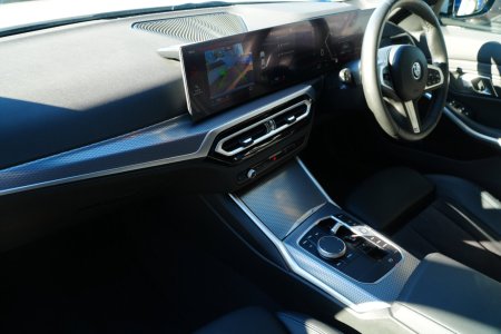 2025 BMW 3-Series - photo 19