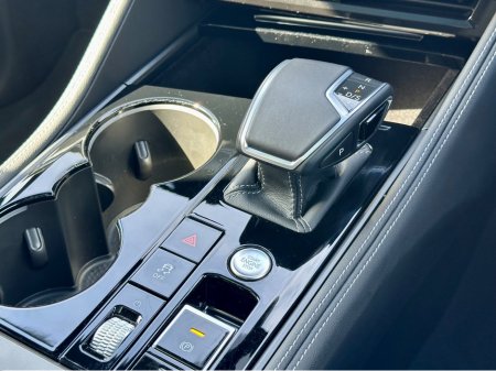 2025 Volkswagen Touareg - photo 18