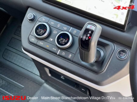 2025 Land Rover Defender - photo 6