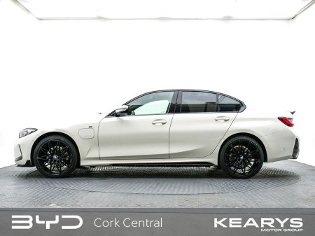 2025 BMW 3-Series - photo 3