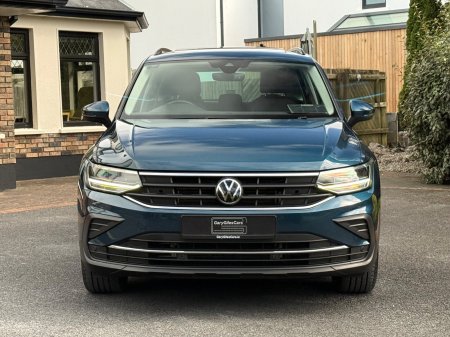 2023 Volkswagen Tiguan - photo 2
