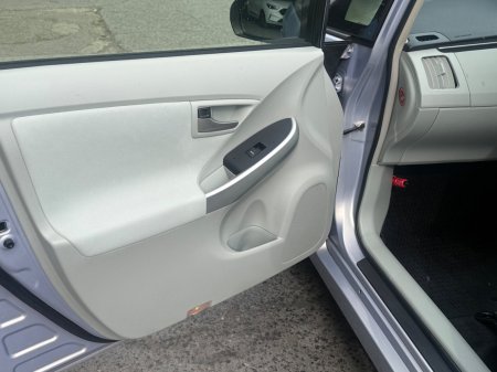 2015 Toyota Prius - photo 13