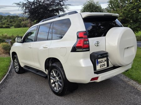 2018 Toyota Land Cruiser - photo 2