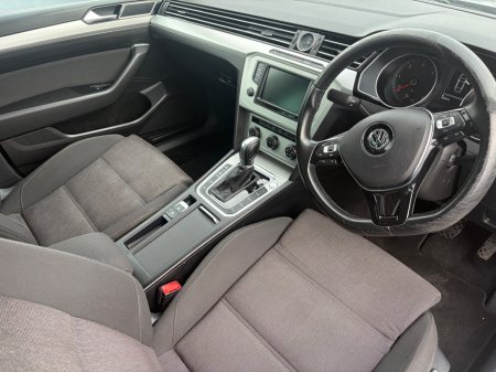 2017 Volkswagen Passat - photo 14