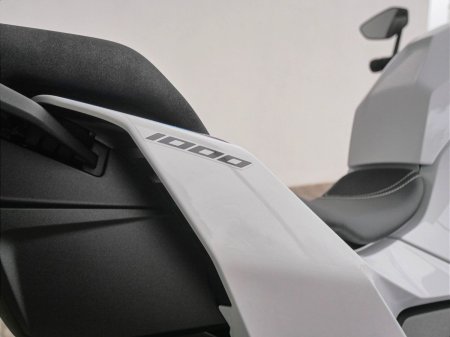 2026 BMW M 1000 XR - photo 18