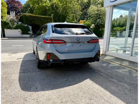 2025 BMW 5-Series - photo 3