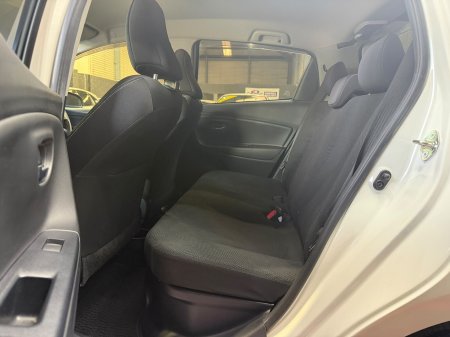 2018 Toyota Vitz - photo 25