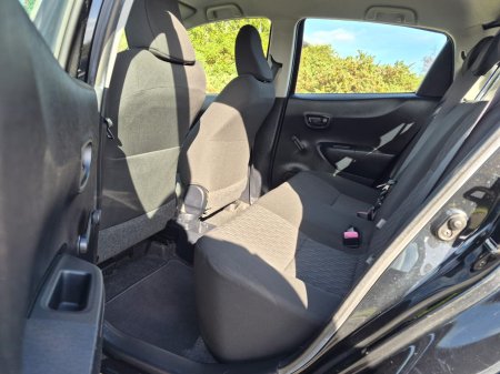2012 Toyota Yaris - photo 14