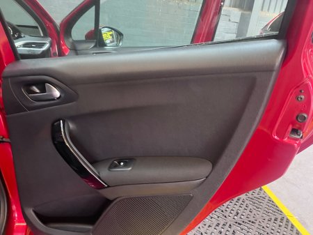 2017 Peugeot 208 - photo 15