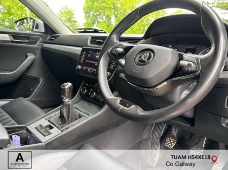 2021 Skoda Superb - photo 2