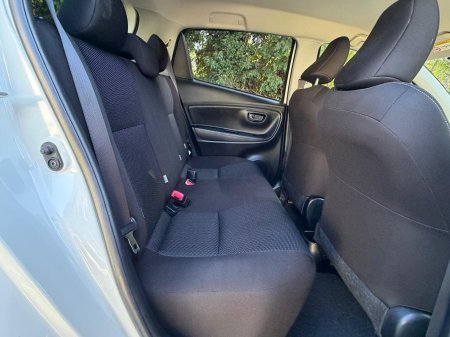 2020 Toyota Vitz - photo 11