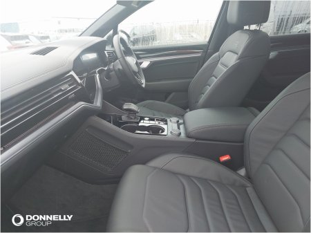 2026 Volkswagen Touareg - photo 2