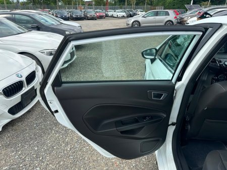 2016 Ford Fiesta - photo 7