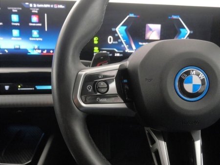 2024 BMW 5-Series - photo 17