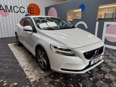 2018 Volvo V40 2018 VOLVO V40 D4 AUTOMATIC 2.0 / CRUISE CONTROL / PARKING CAMERA / ELECTRIC MEMORY & HEATED SEATS /