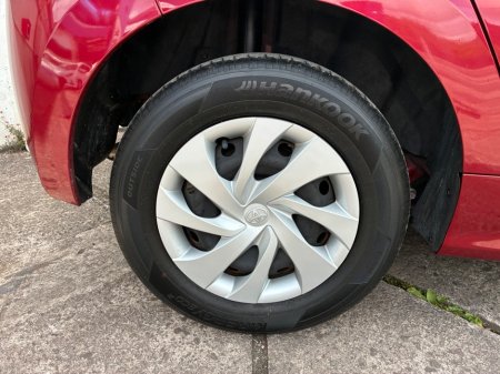 2020 Toyota Yaris - photo 2