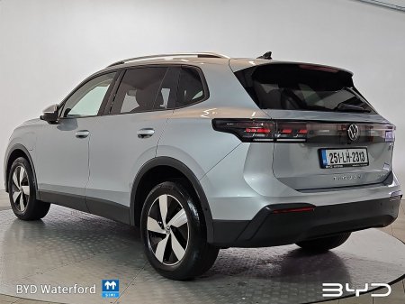 2025 Volkswagen Tiguan - photo 24