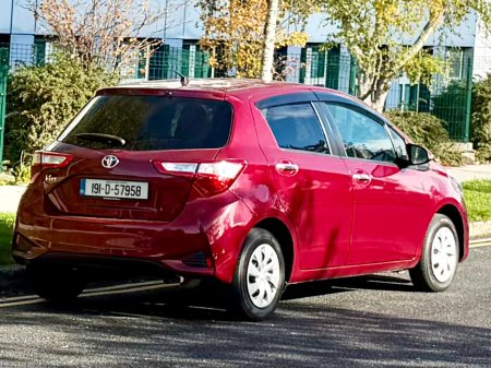 2019 Toyota Vitz - photo 8