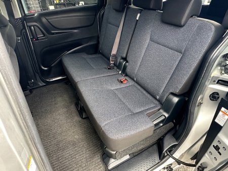 2017 Toyota Sienta - photo 23