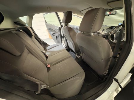 2015 Ford Fiesta - photo 15
