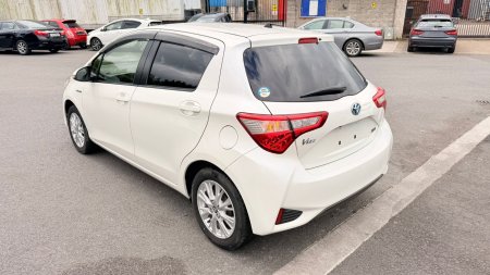 2019 Toyota Vitz - photo 6