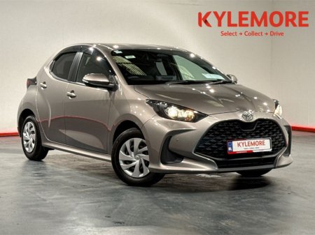2025 Toyota Yaris 1.5 HYBRID - AUTOMATIC - PUSH BUTTON START STOP - MULTI FUNCTION STEERING WHEEL - CRUISE CONTROL - L