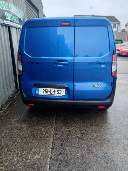 2025 Ford Transit - photo 5