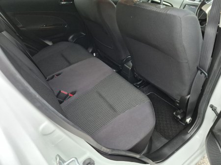 2014 Suzuki Swift - photo 15