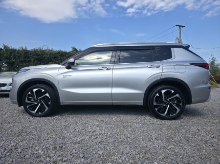 2022 Mitsubishi Outlander - photo 2