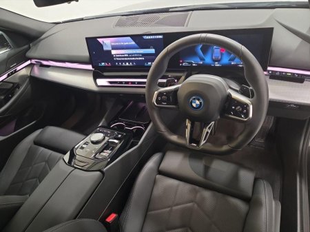 2026 BMW 5-Series - photo 6