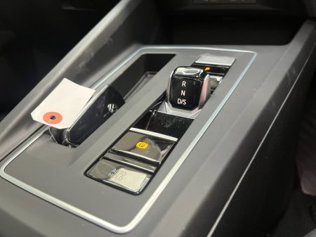 2025 Volkswagen Golf - photo 10