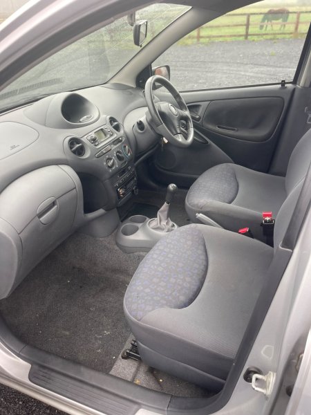 2002 Toyota Yaris - photo 9