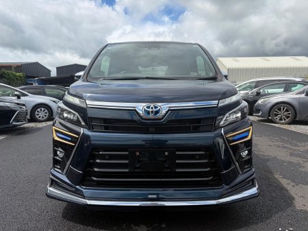 2021 Toyota Voxy - photo 3