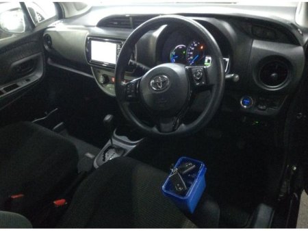 2017 Toyota Vitz - photo 5