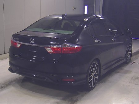 2015 Honda Grace - photo 2