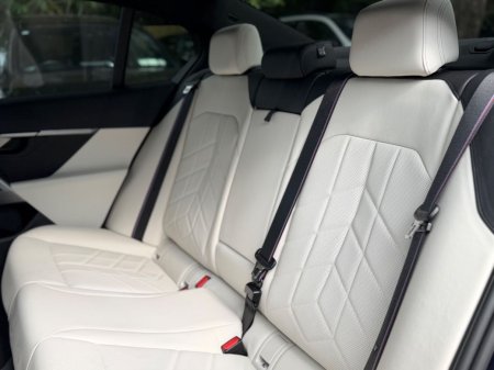 2025 BMW 5-Series - photo 14