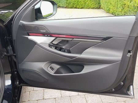 2026 BMW 5-Series - photo 21