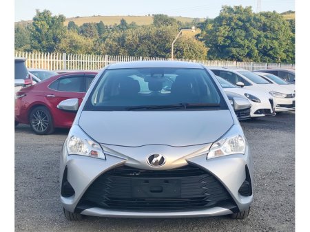 2019 Toyota Vitz - photo 2